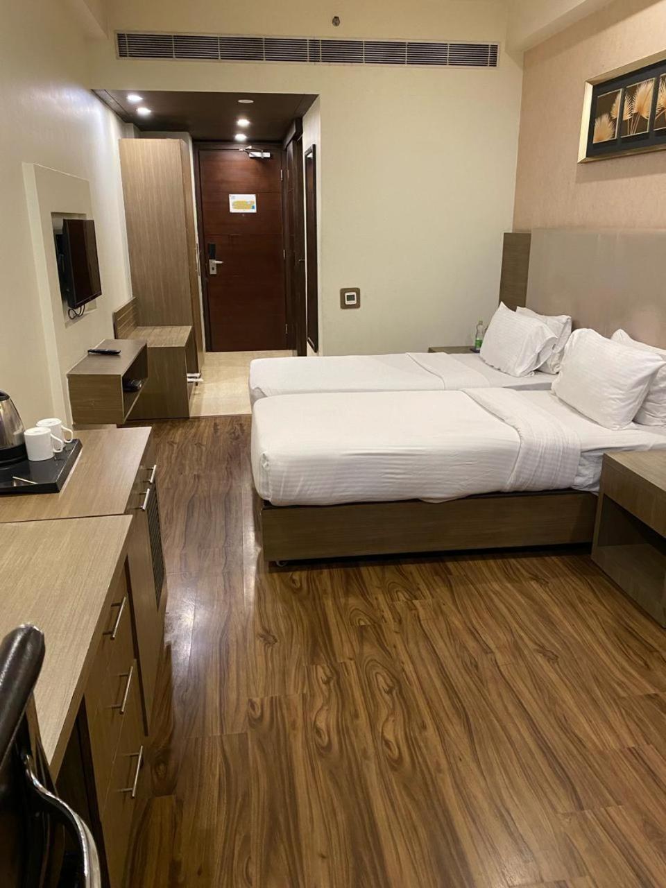 Golden Suites Gurgaon Inde Hotels Ngoại thất bức ảnh