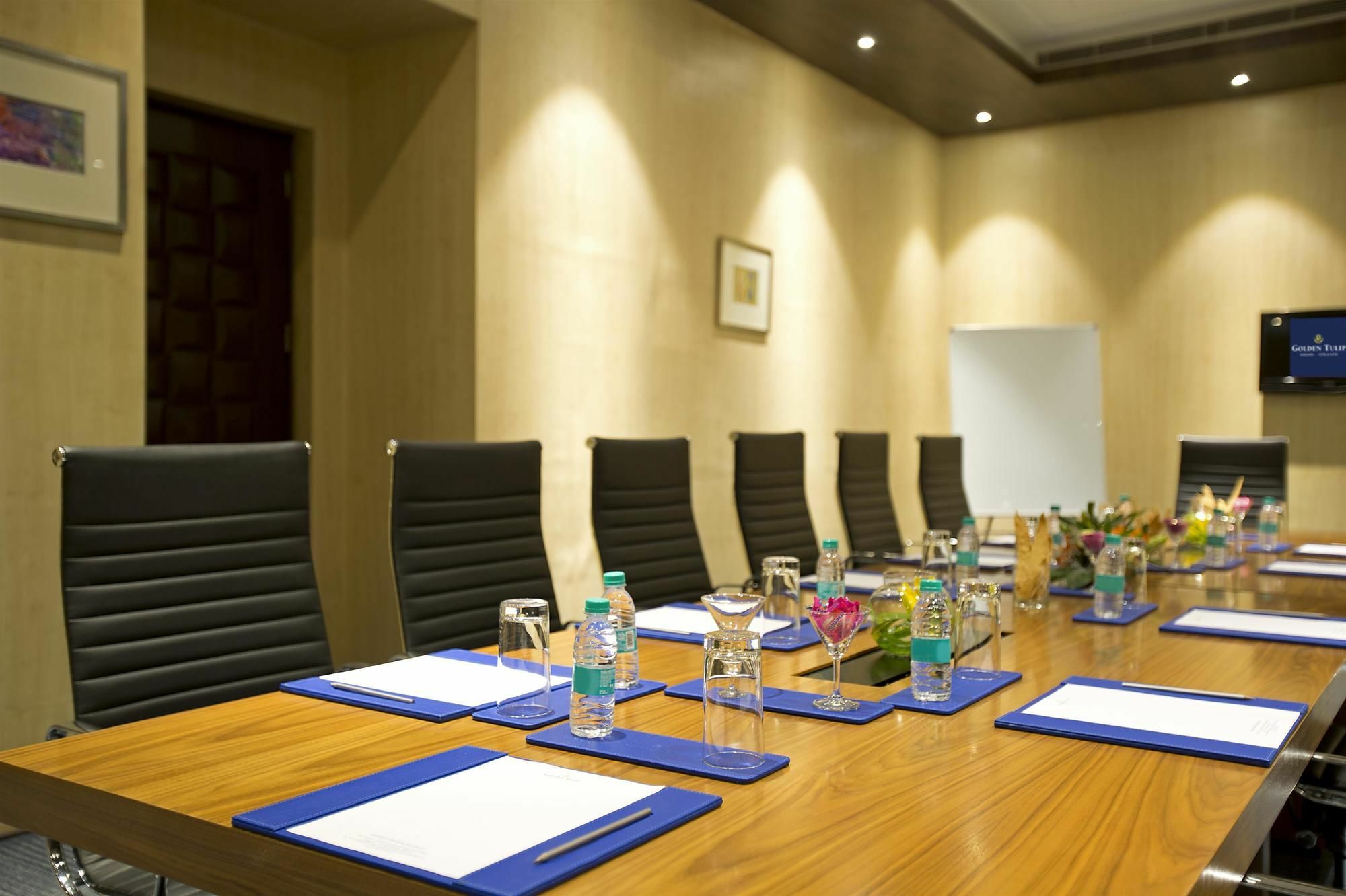 Golden Suites Gurgaon Inde Hotels Ngoại thất bức ảnh