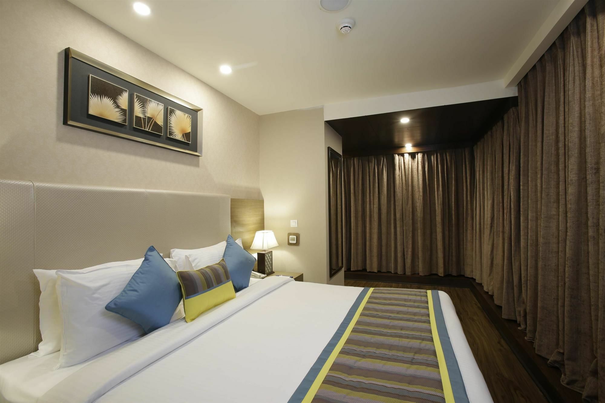 Golden Suites Gurgaon Inde Hotels Ngoại thất bức ảnh
